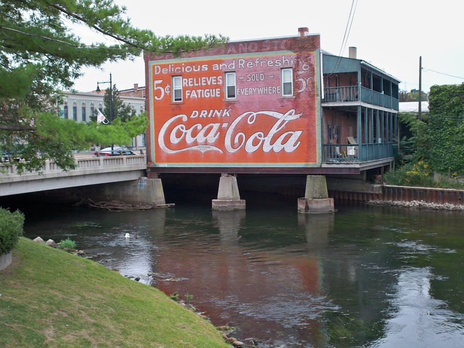 Albion, MI: Kalamazoo river behind town