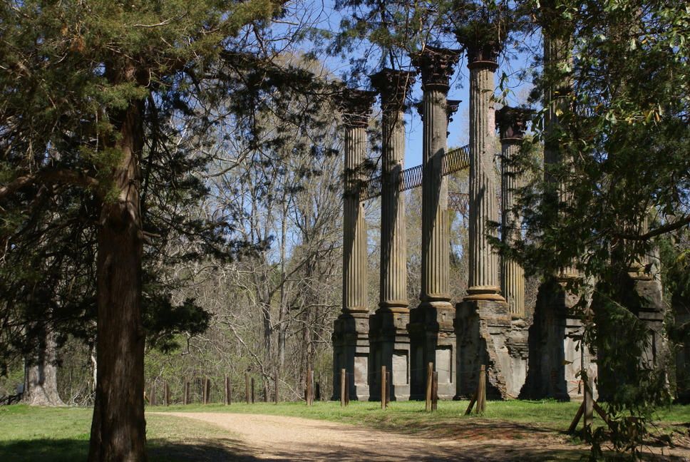 Vicksburg, MS: Ruins of Winsor outside of Vicksburg Mississippi.
