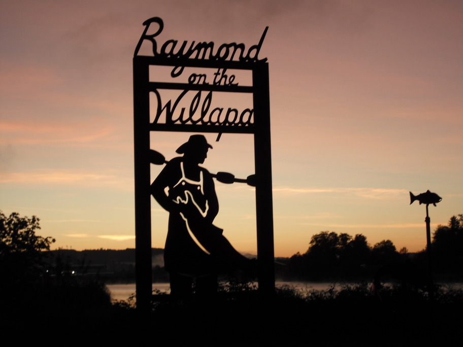 Raymond, WA: Raymond on the Willapa sign on HWY 105