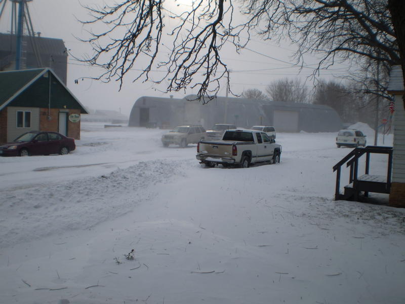 Hanska, MN: Snowing in Hanksa
