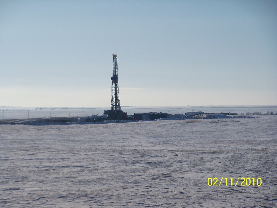 Williston, ND: drilling rig out side of town