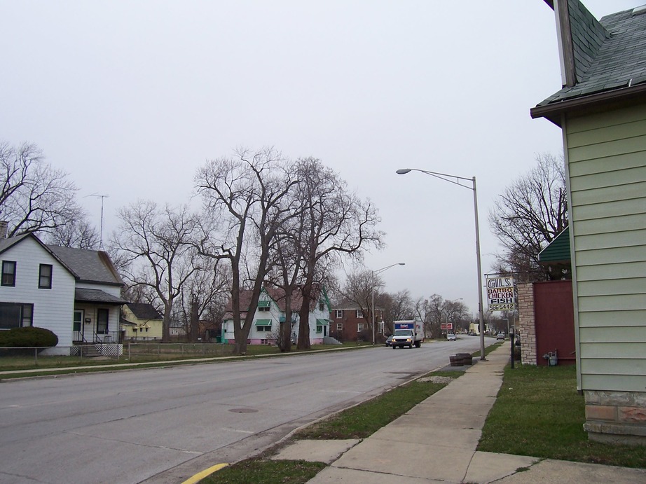Phoenix, IL: Looking up Vincennes Avenue from East 154th Place on a grey March 2010 day