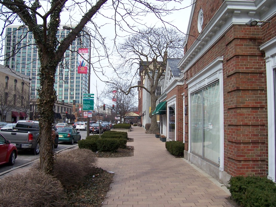 Evanston, IL: Looking north on Chicago Avenue, a bit south of Davis Street