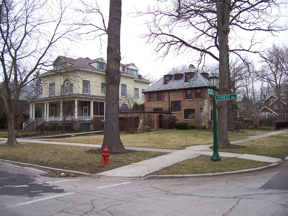Wilmette, IL: The corner of 7th Street and Forest Avenue