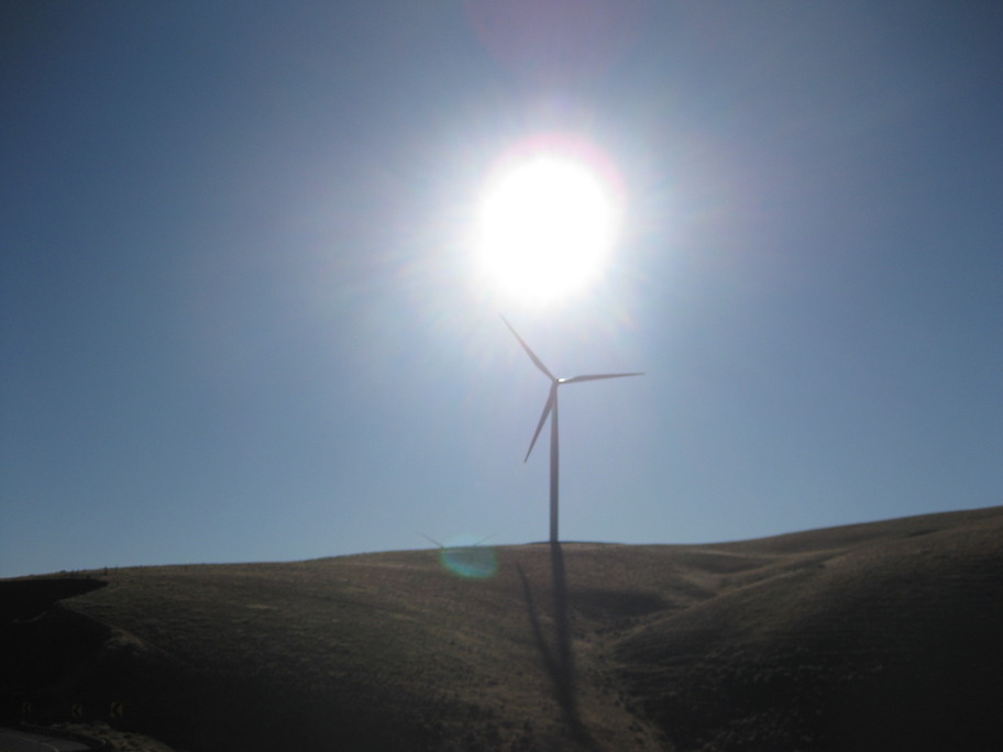 Goldendale, WA: Wind turbine along U.S. Route 97