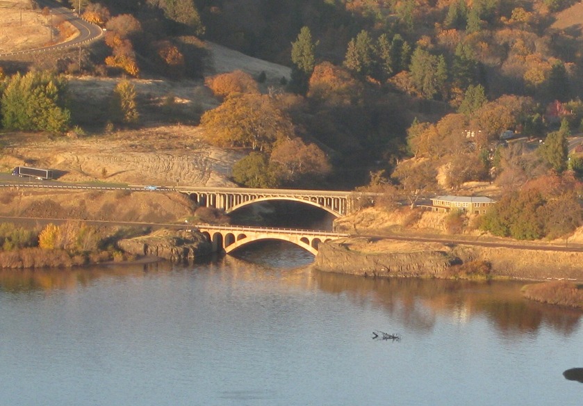 Lyle, WA: Washington State Hwy 14 Arch Bridge at the Klickitat River confluence with the Columbia River