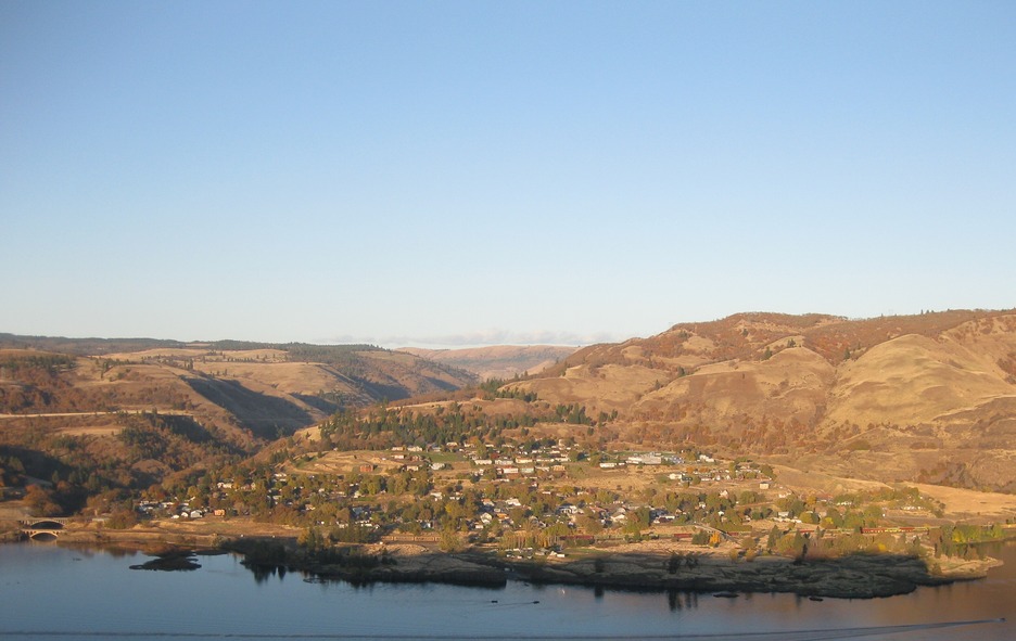 Lyle, WA Lyle, WA and the Klickitat River photo, picture, image