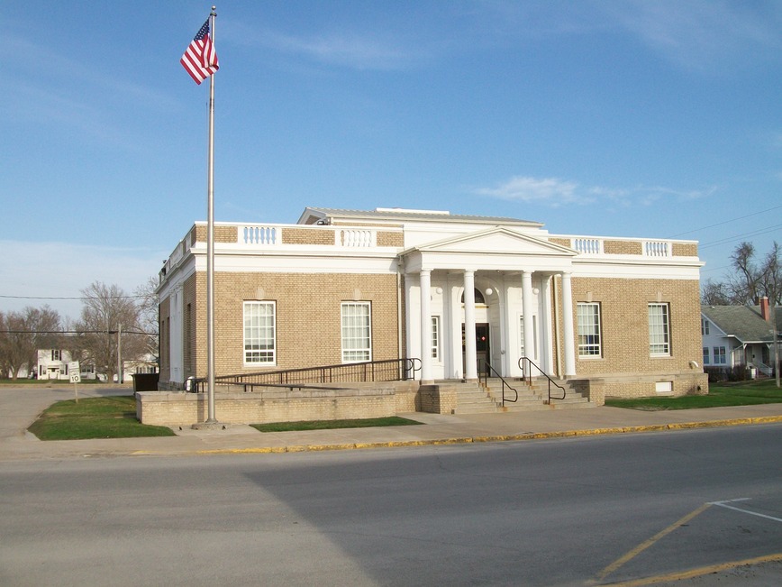Chariton, IA: Memorial Statue outside of the Court House