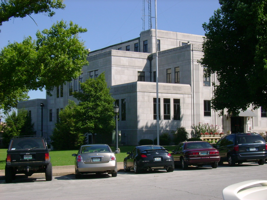 Neosho, MO: Art Deco Courthouse