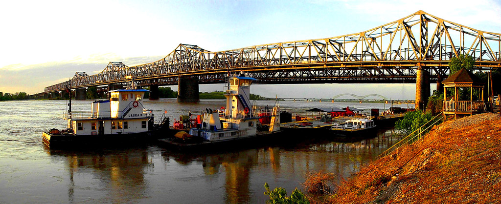 Memphis, TN: Harahan Bridge across the Mississippi River at Memphis, TN