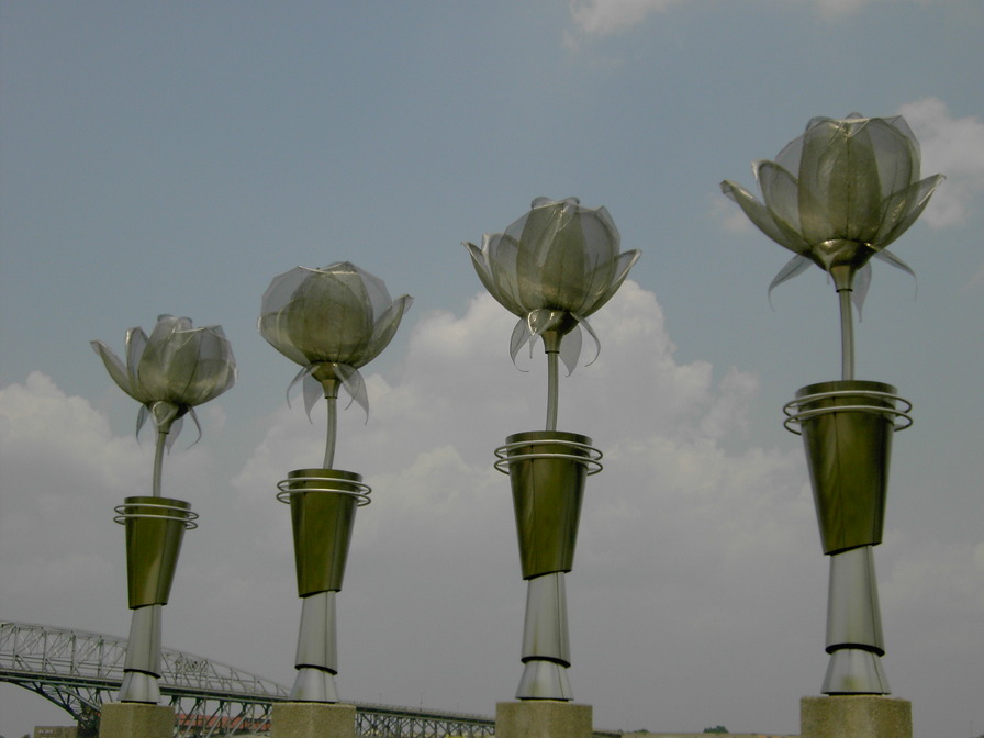 Shreveport, LA: Shreveport's Riverfront. "Lighted Rose Sculptures"