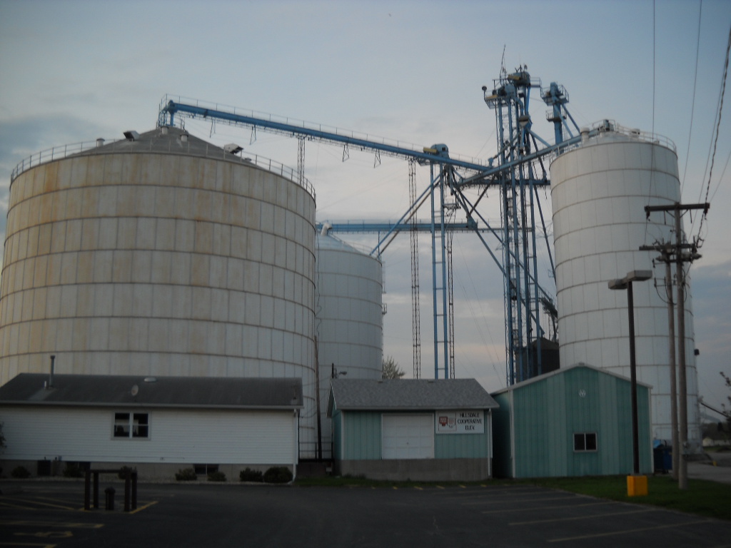 Hillsdale, IL: The Grain Bin