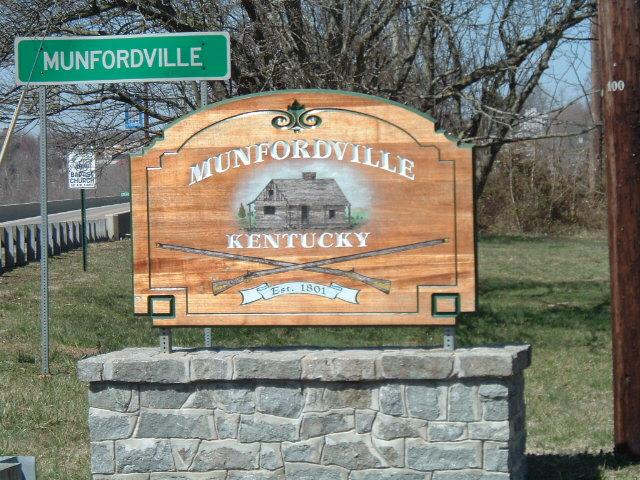 Munfordville, KY: US 31W entering Munfordville from the South End