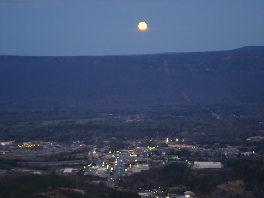 Trenton, GA: Trenton and Lookout Mountain at night