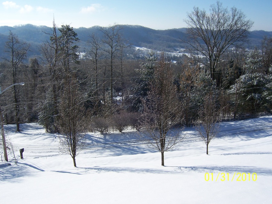 Maynardville, TN: Snowfall from top of Academy St
