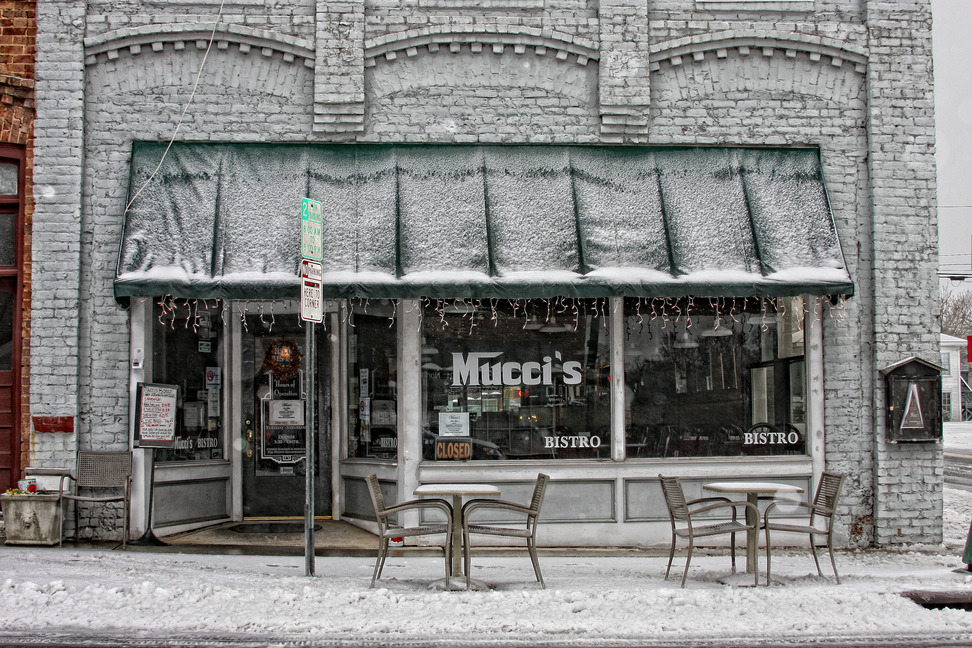 Monroe, NC: Mucci's Bistro during the January 30, 2010 snow storm.