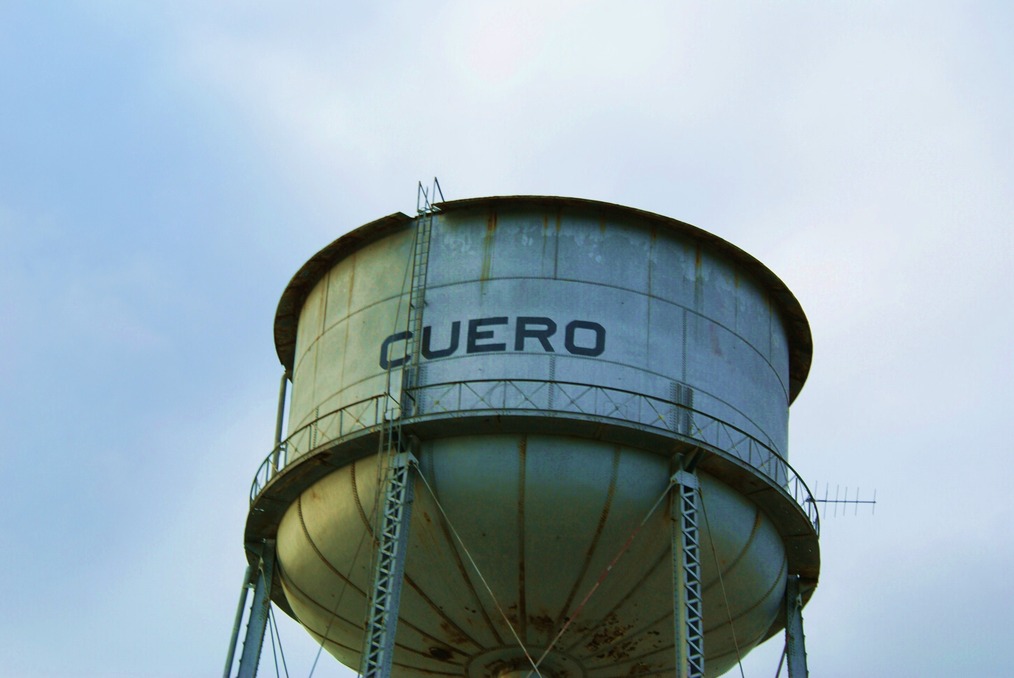 Cuero, TX: Cuero Water Tower, view from S. Esplanade