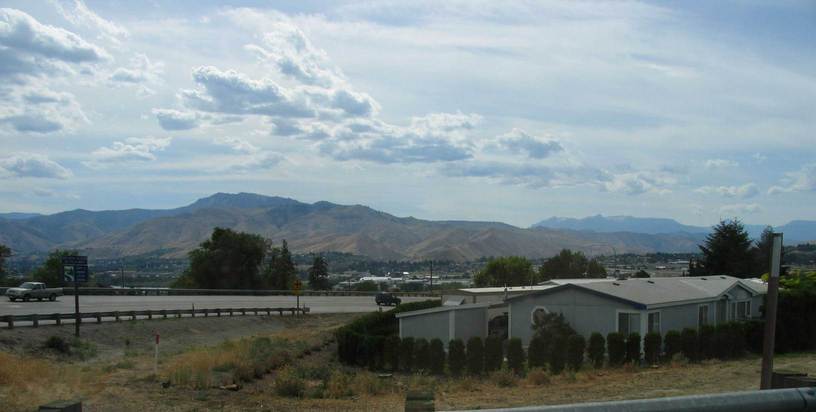 Wenatchee, WA: Hwy 2/Hwy 28 Interchange Looking West towards Wenatchee