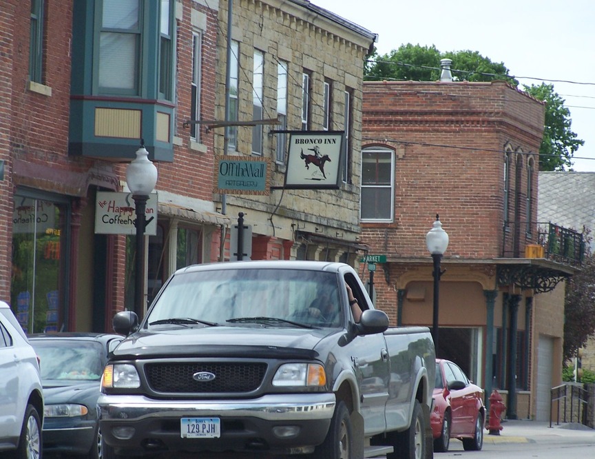 Bellevue, IA: a slice of downtown