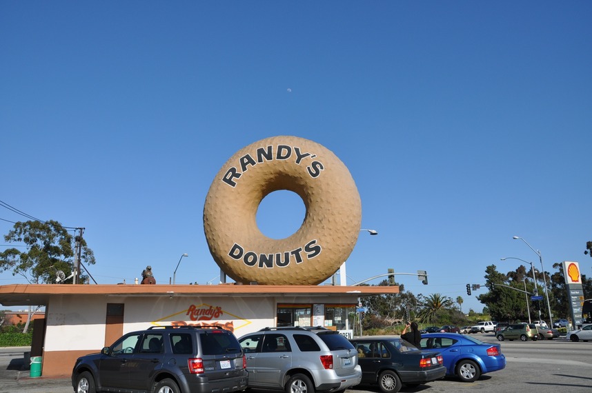 Inglewood, CA: Randy's Donuts famous icon Inglewood and Manchester