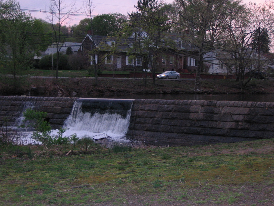 Hawthorne, NJ: Photo of the dam in Goffle Brook Park.