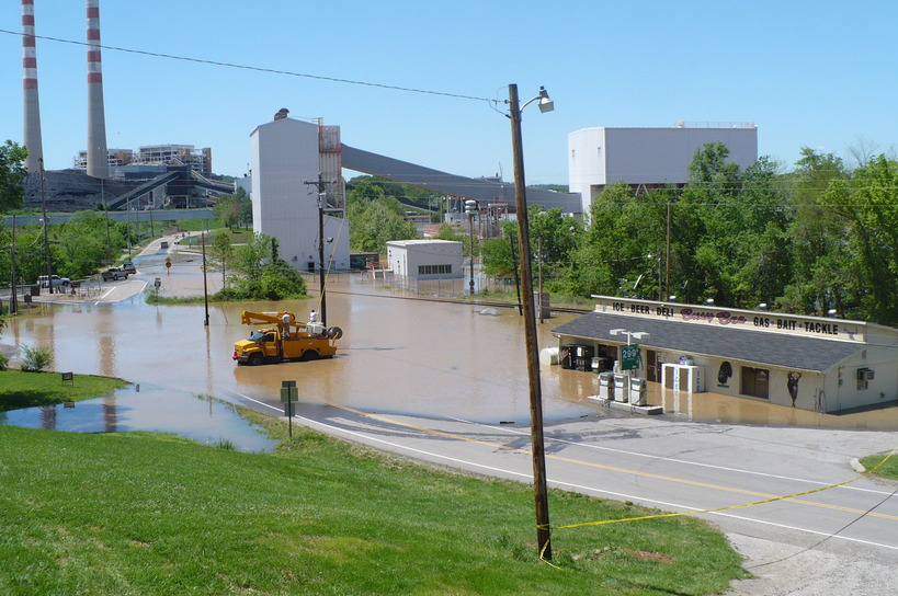 Cumberland City, TN: Flood waters May 2010