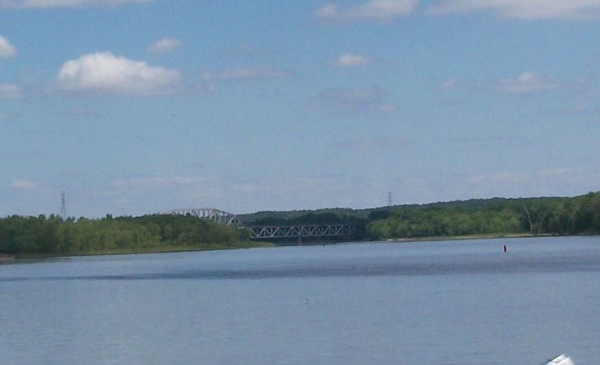 Chillicothe, IL: A down the river view of the railroad bridge looking north from Chilli