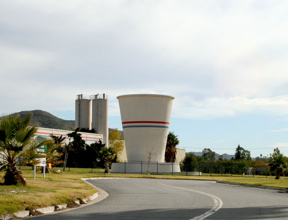 Riverside, CA: World's largest Dixie cup!