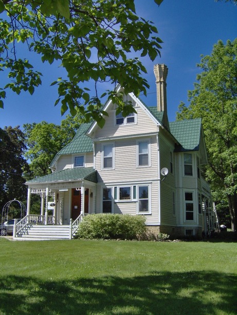 Fort Atkinson, WI: 400 Madison Avenue - Grand Old Victorian