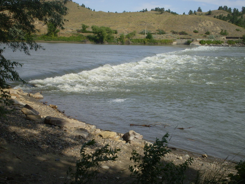 Forsyth, MT: this is the river in forsyth,taken when i was there about 2 yrs ago