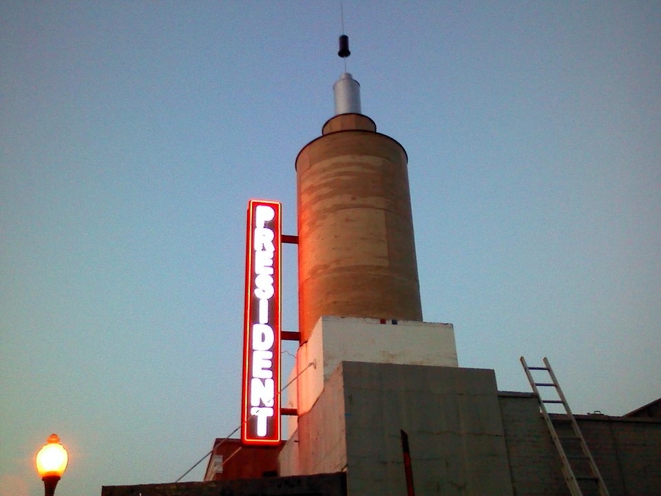 Manchester, GA : Manchester's 1935 President Theatre Under Preservation ...