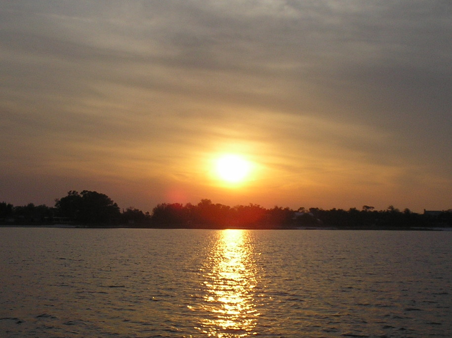 Babson Park, FL: SUNSET OVER CROOKED LAKE