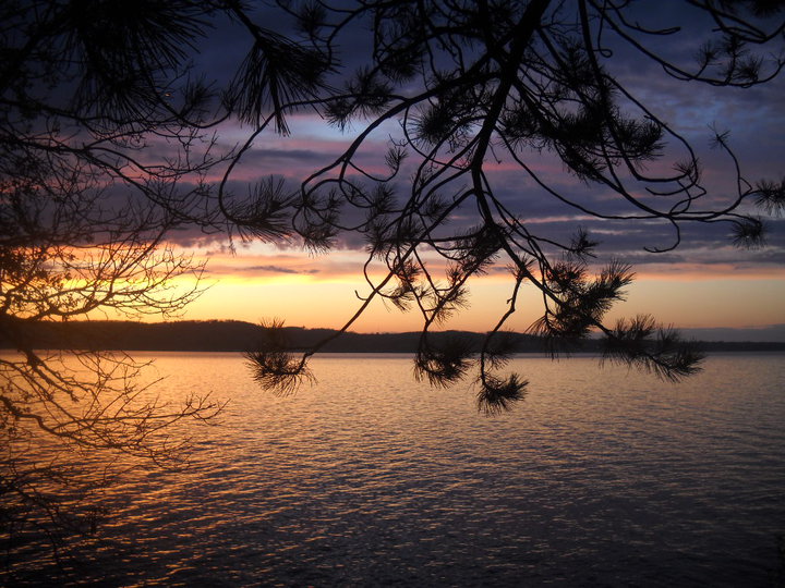 Canandaigua, NY: Sunset over Canandaigua Lake
