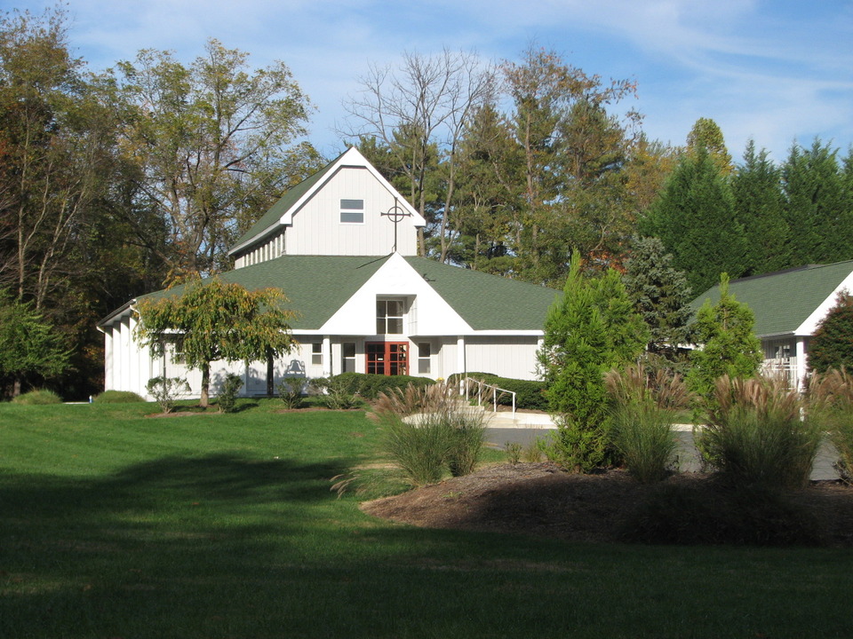 Great Falls, VA: St. Francis Episcopal Church on Georgetown Pike welcomes all visitors