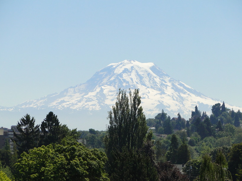 Tacoma, WA: Mt. Rainier as seen outside Point Defiance Zoo