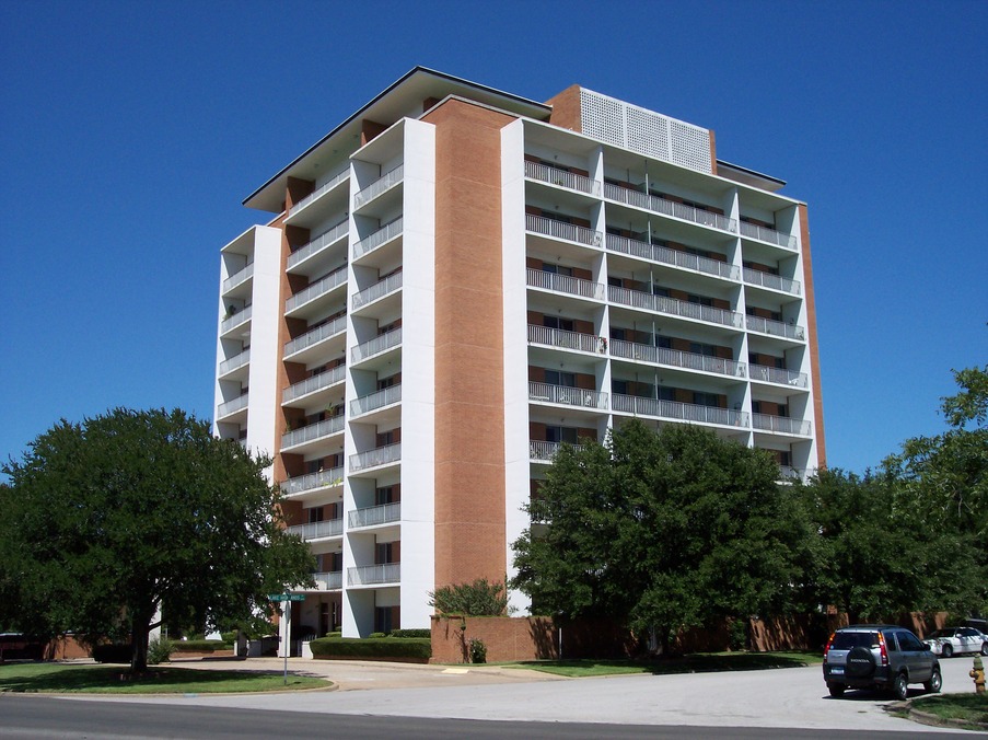 Waco, TX: Lake Air Tower - a residential condominium community