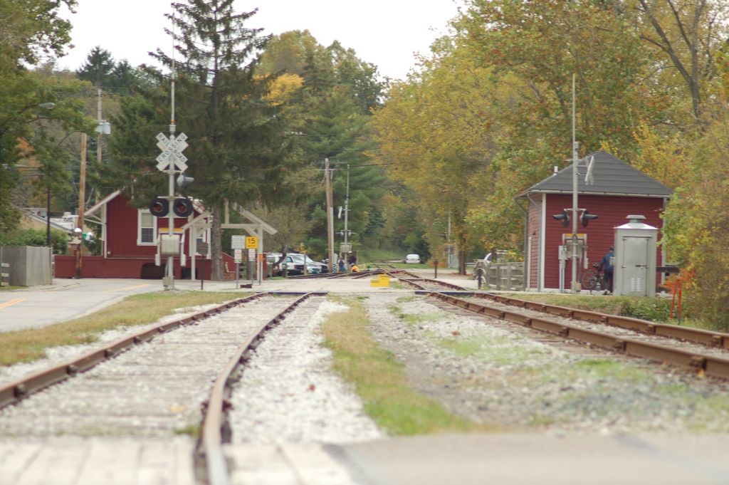 Peninsula, OH: train tracks that run through peninsula