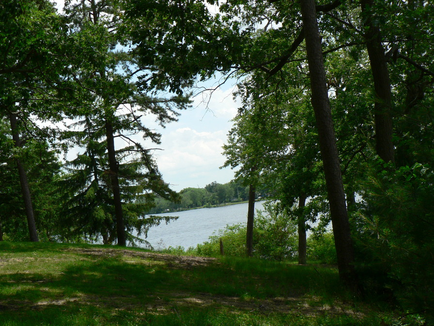 Lakewood, NJ: Lakewood, NJ really does have a lake... and woods! It's lovely here!