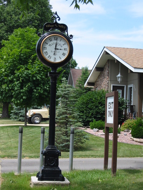 Mazeppa, MN: Clock on Main Street