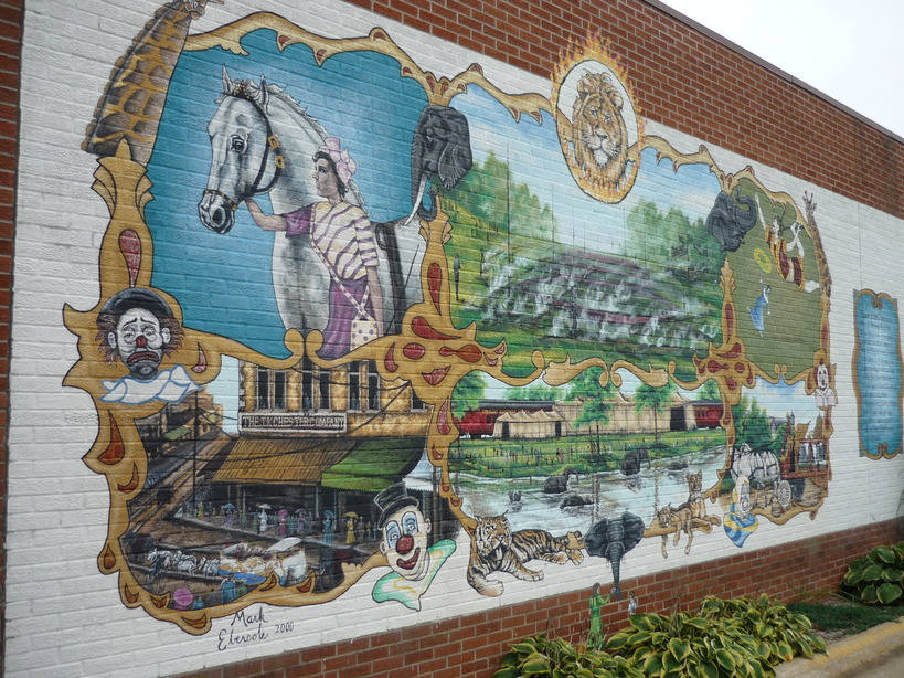 Sterling, IL: circus mural