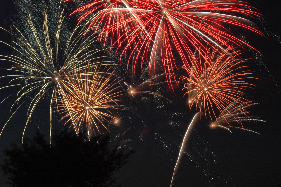 Leesburg, VA: Fireworks over Ida Lee Park in Leesburg VA