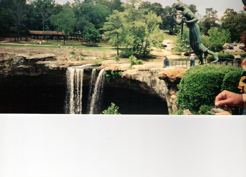 Gadsden, AL: Gadsden: Noccalula Falls Park (95 feet of water falls from limestone ledge within the park)