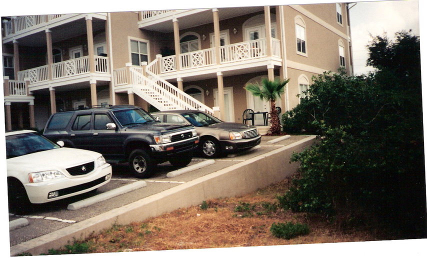 Orange Beach, AL: Orange Beach: Condos and cars... across from the gulf (side) summer is peak-time for travelers, so plan your vacation early