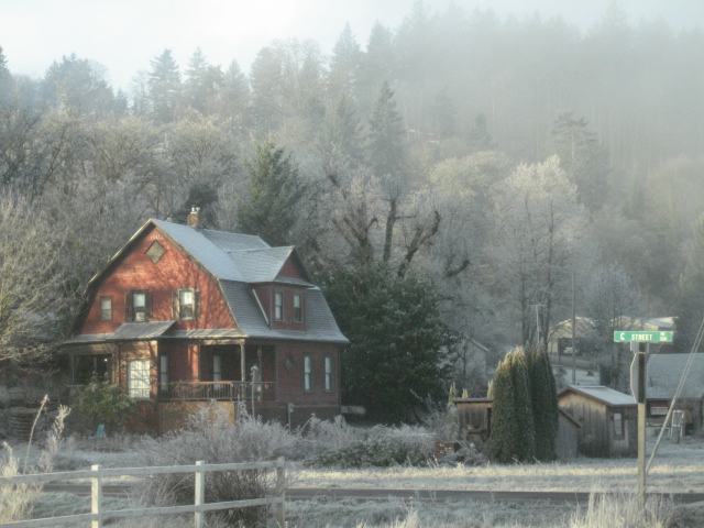 Scotts Mills, OR: farm house winter morning