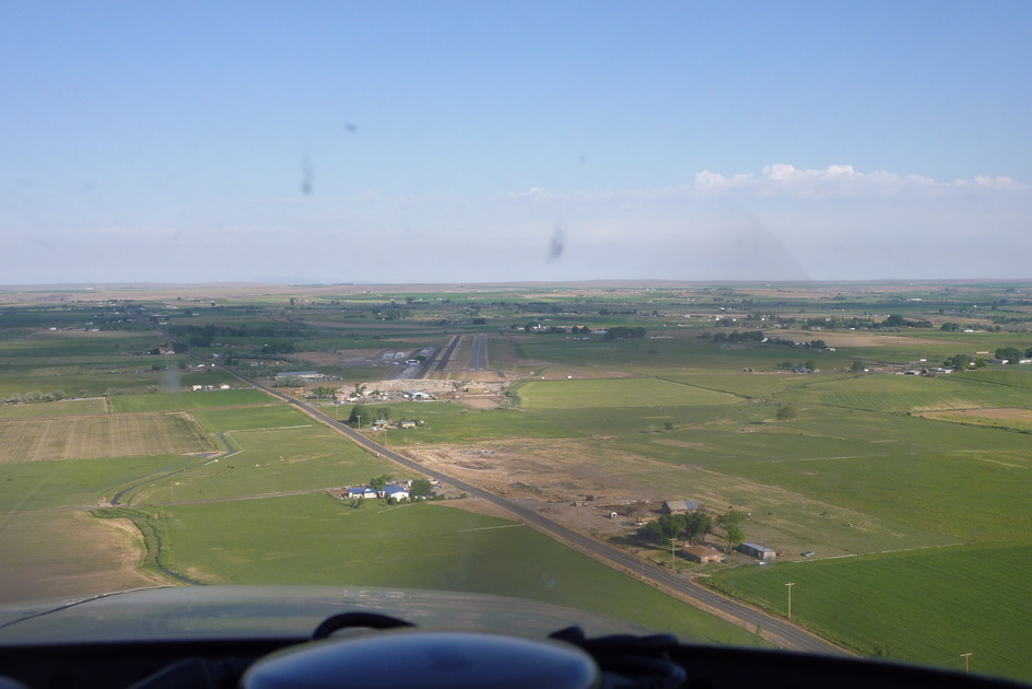 Buhl, ID: Approach for landing at Buhl Municipal Airport Runway 27