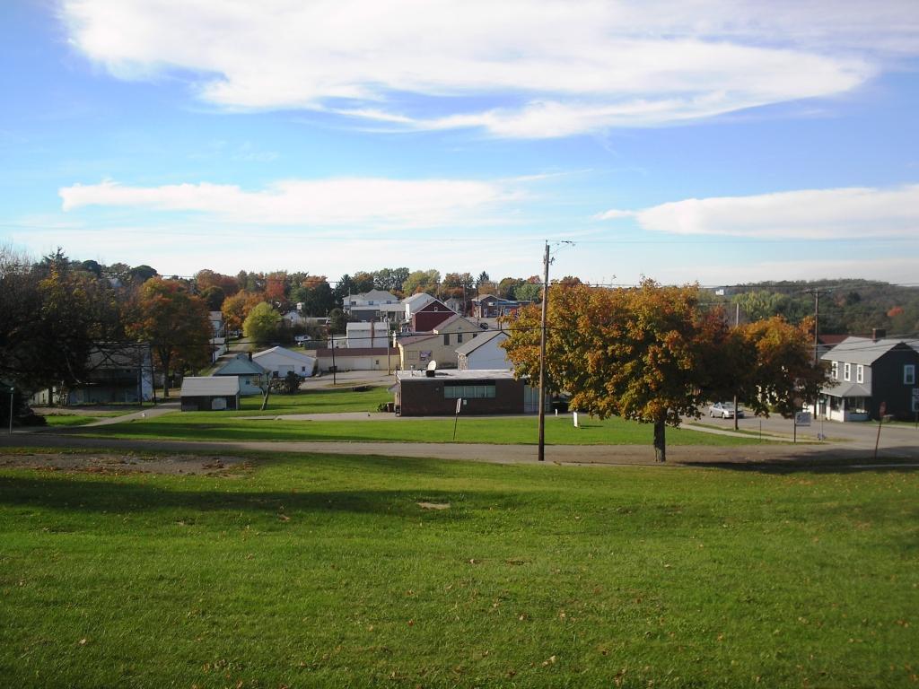 Richmond, OH: Across from the Methodist Church, looking at the Richmond post office & beyond - Oct. 2007.