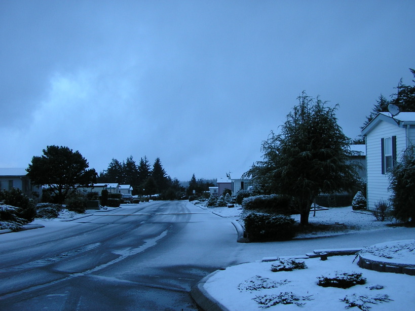 Coos Bay, OR: It does snow a little. Not enough for a big snowman, but enough to be cold!
