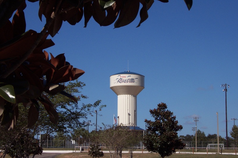 Niceville, FL: This photograph was taken in 2003, from behind Niceville City Hall not long after the water tower was painted.
