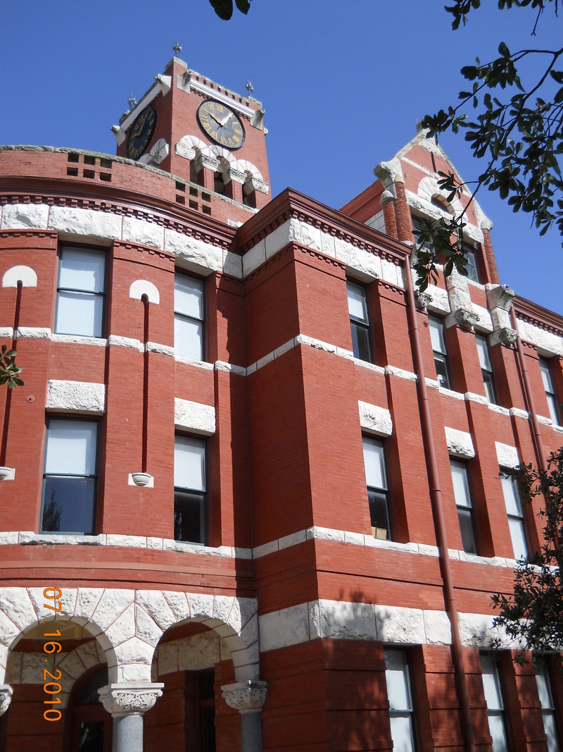 Giddings, TX: Beautiful Courthouse!