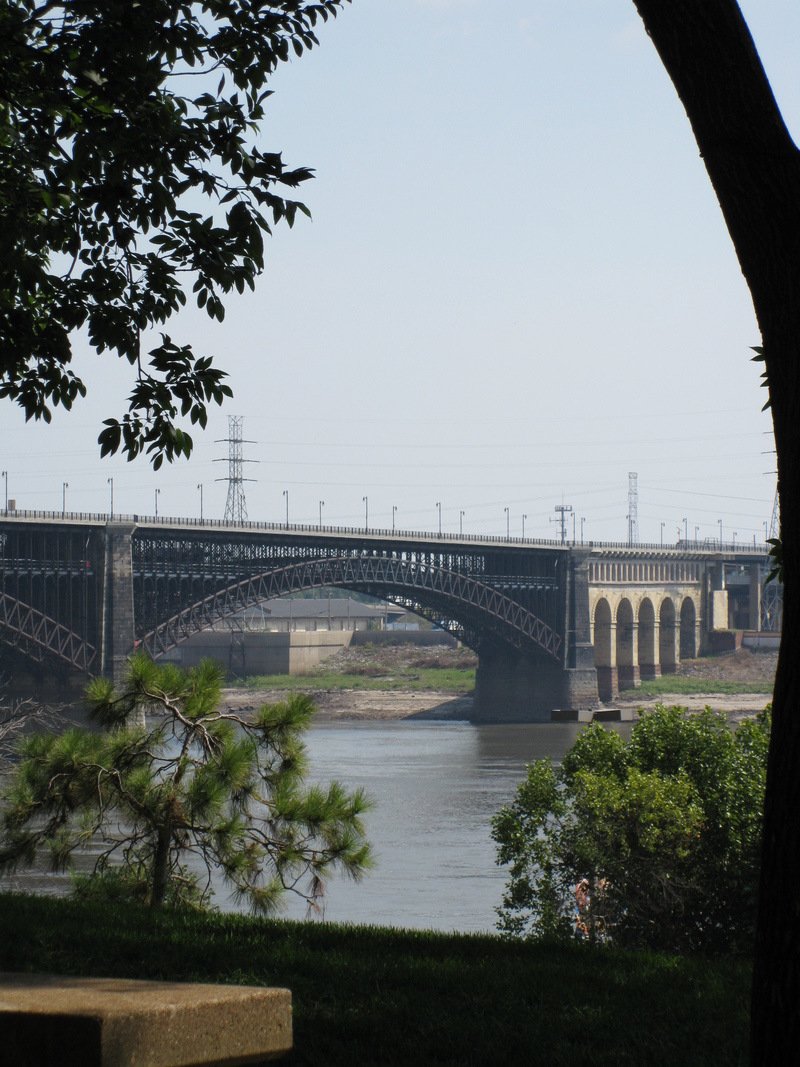 St. Louis, MO: Beauty in the park by the bridge.